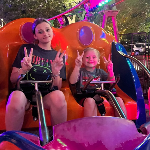 Meet your Posher, April ⭐️ - Picture 15 of 16